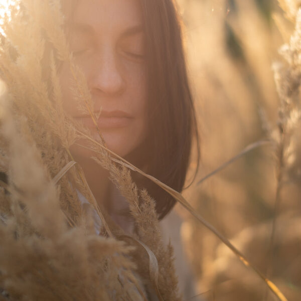 naturalny jesienny portret kobiety w pastelowych kolorach Warszawa